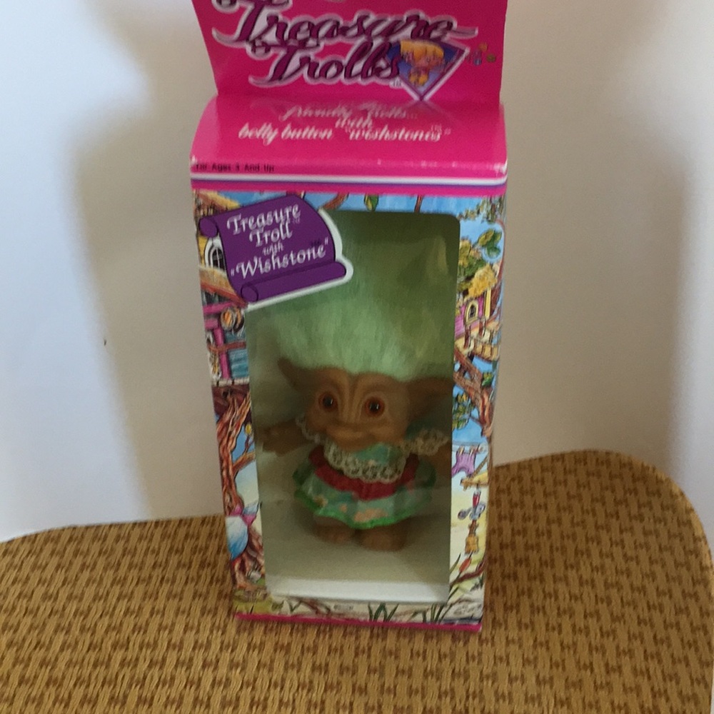 Treasure Troll with Wishstone